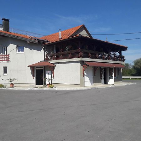 Guesthouse Kod mosta Karlovac Eksteriør billede