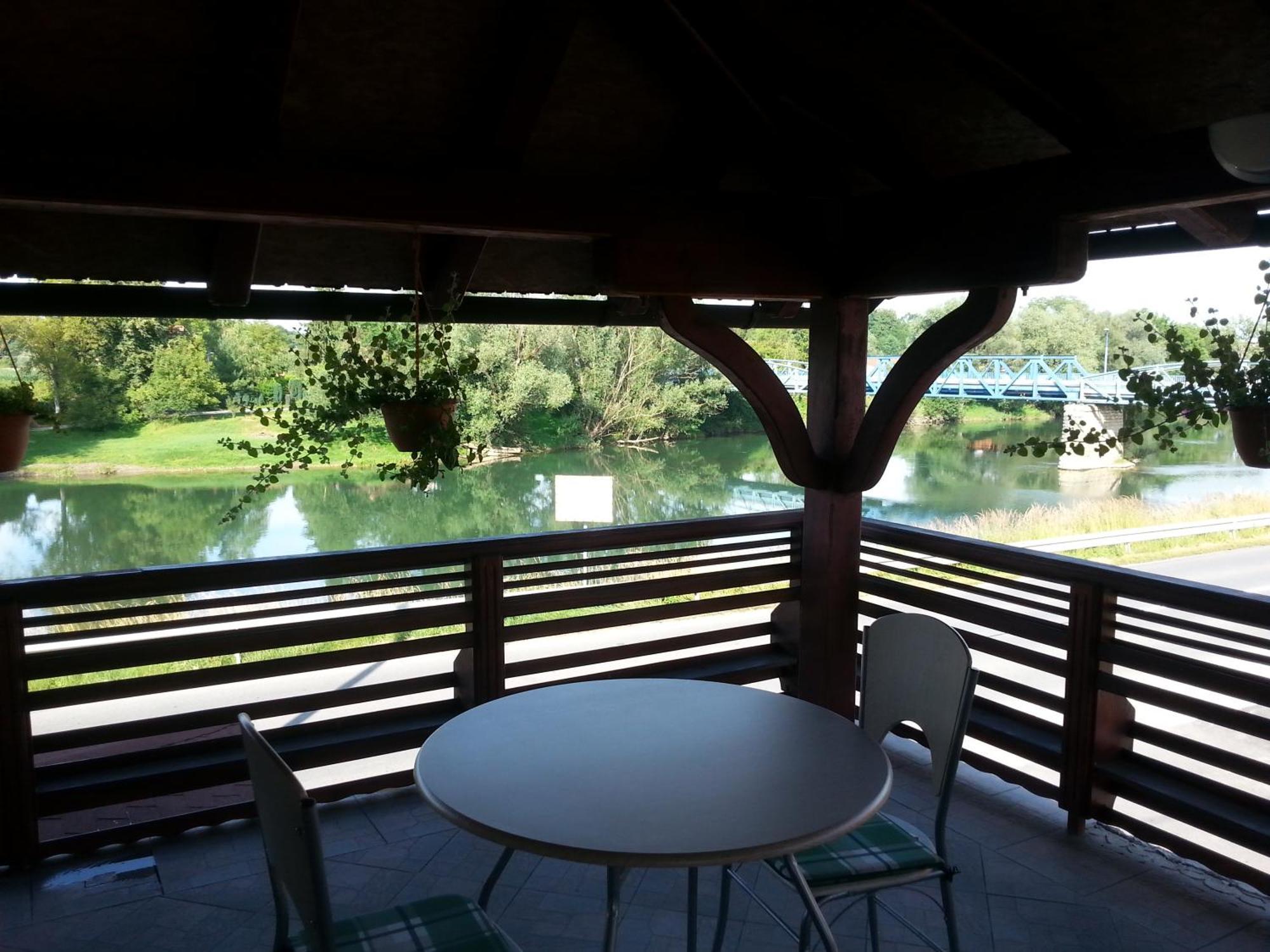 Guesthouse Kod mosta Karlovac Eksteriør billede