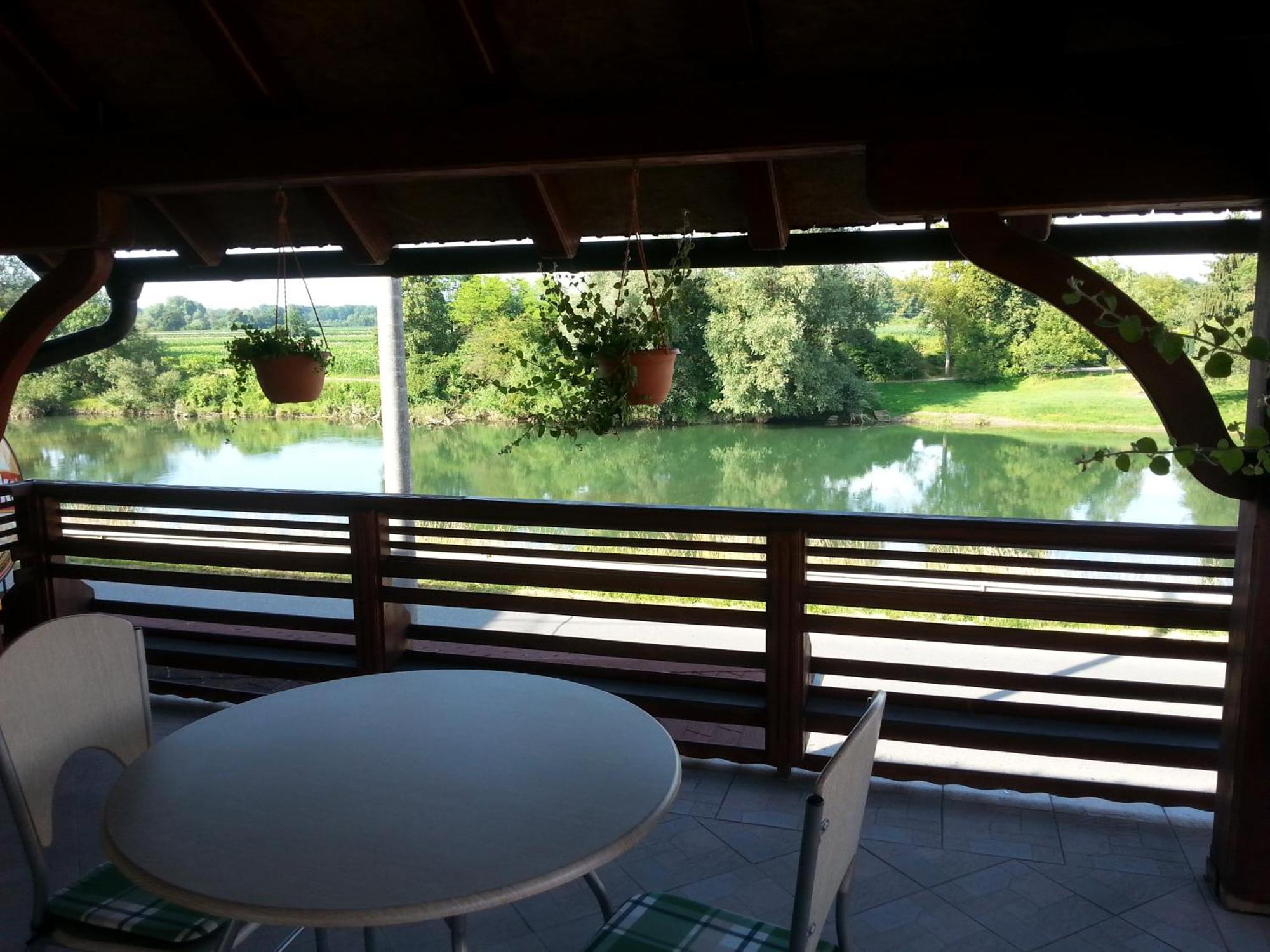 Guesthouse Kod mosta Karlovac Eksteriør billede