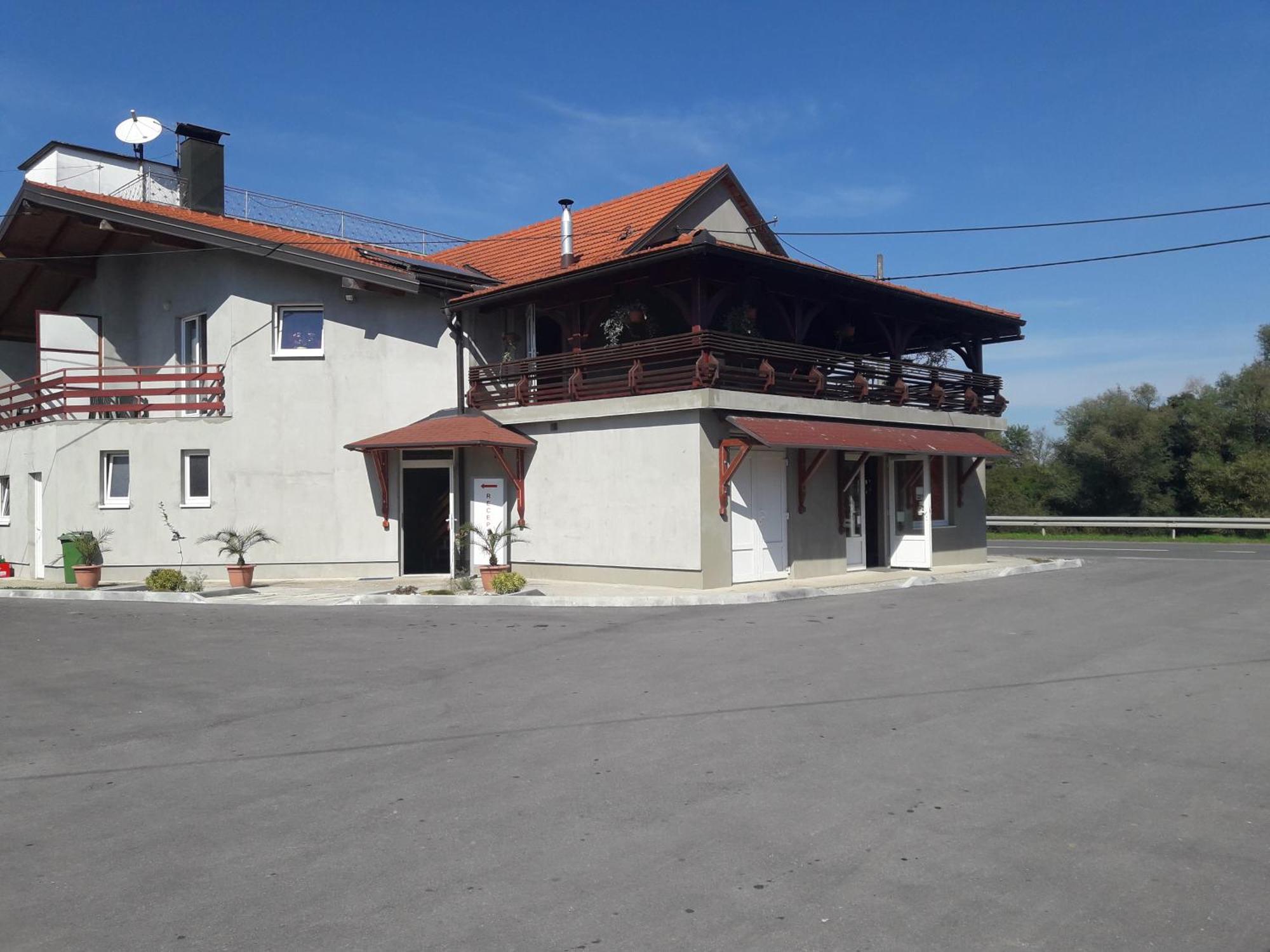 Guesthouse Kod mosta Karlovac Eksteriør billede