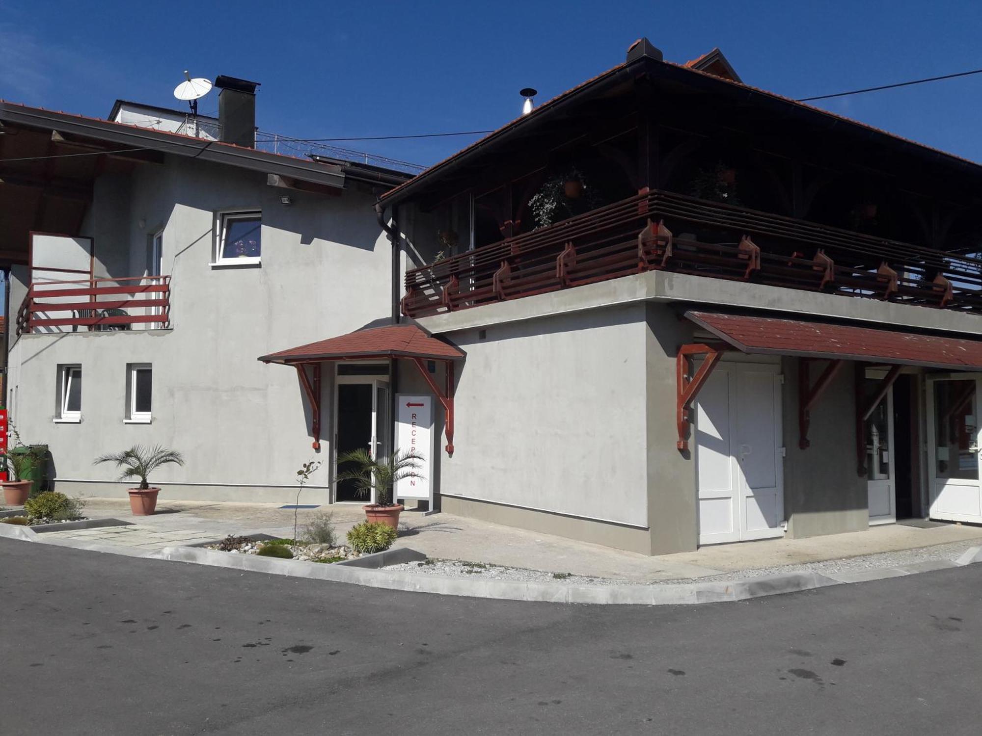 Guesthouse Kod mosta Karlovac Eksteriør billede