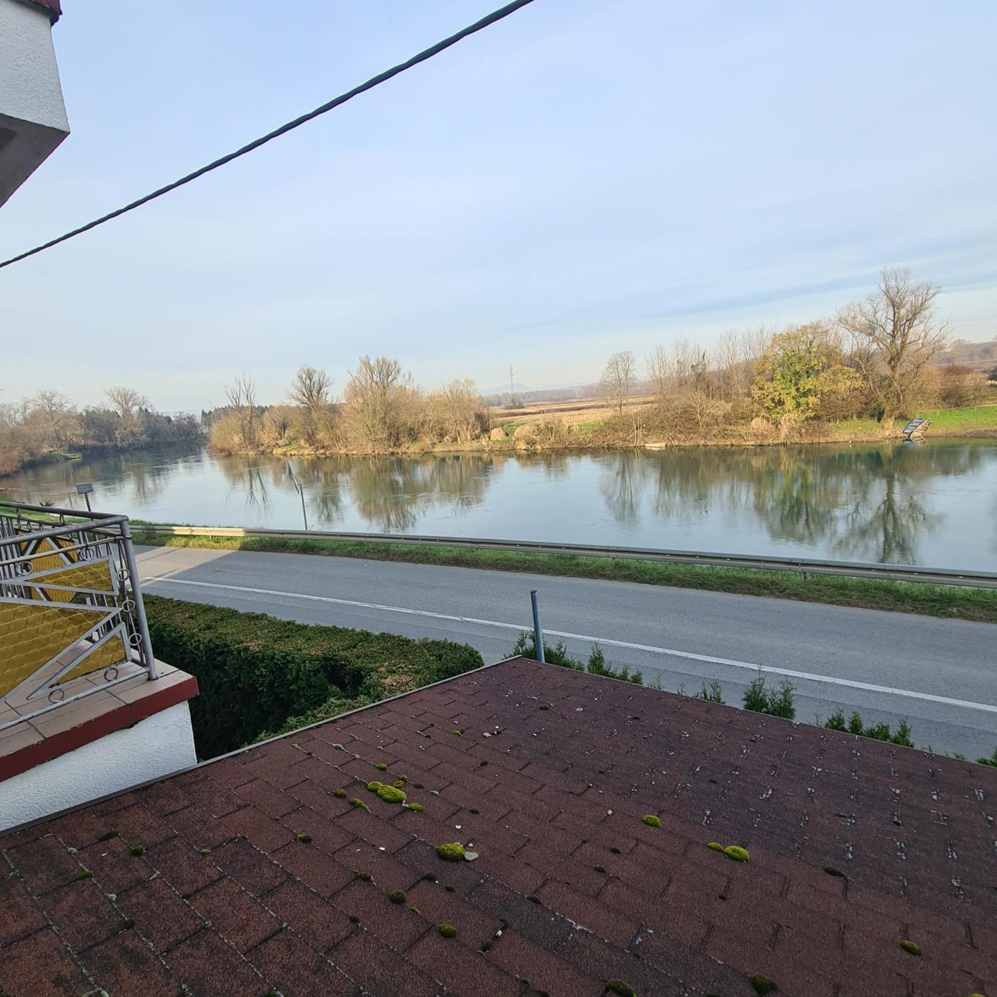Guesthouse Kod mosta Karlovac Eksteriør billede